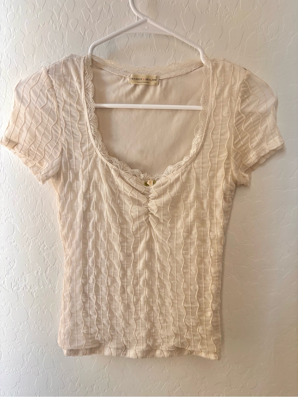 Frankee and Skylar Cream Textured Scoop Neck Short Sleeve Top